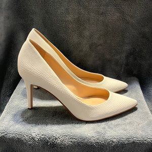 Jessica Simpson white textured D’Orsay stiletto size 9